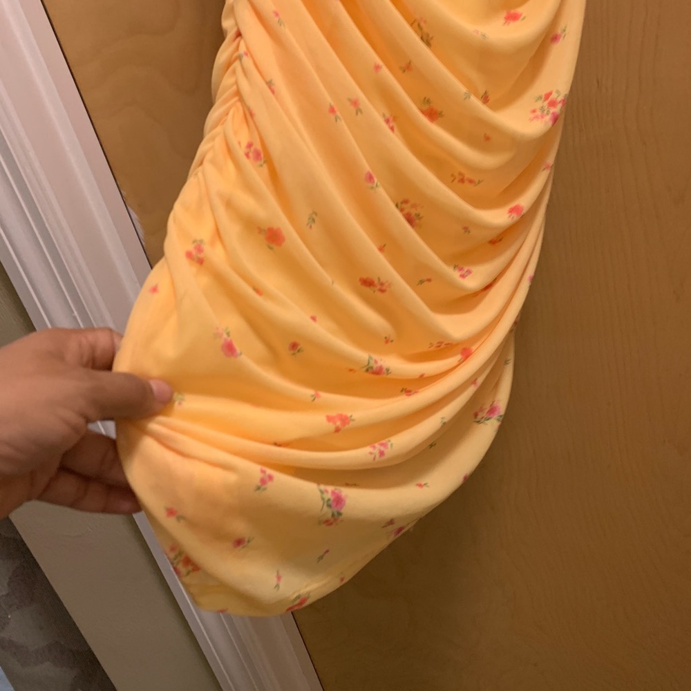 Little yellow dress